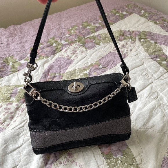 𝘊𝘰𝘢𝘤𝘩 𝘛𝘶𝘳𝘯𝘭𝘰𝘤𝘬 𝘮𝘪𝘯𝘪🖤 - Picture 2 of 6